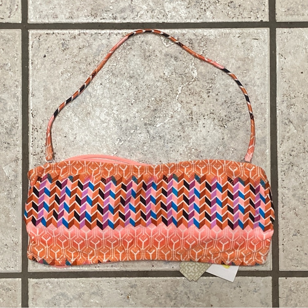 NWT Strappy Bikini Top (M)
Gianni Bini